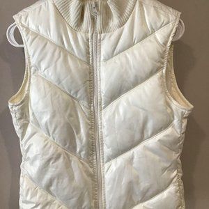 S Old Navy puffy vest sleeveless white